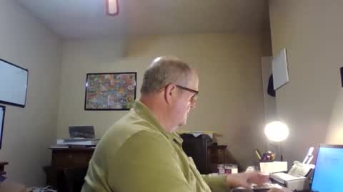 Snapshot of bullfrogg5050 chatting on December 3, 2025, 6:39 pm bullfrogg5050 online show from December 3, 2025, 6:39 pm