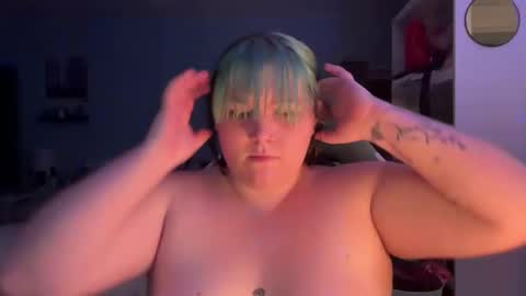 Snapshot of bumblebeebuzzer chatting on February 15, 2025, 6:02 am bumblebeebuzzer online show from February 15, 2025, 6:02 am