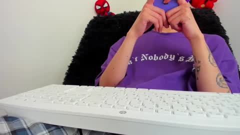 Snapshot of bumblubee chatting on February 19, 2025, 6:10 pm Tonny online show from February 19, 2025, 6:10 pm