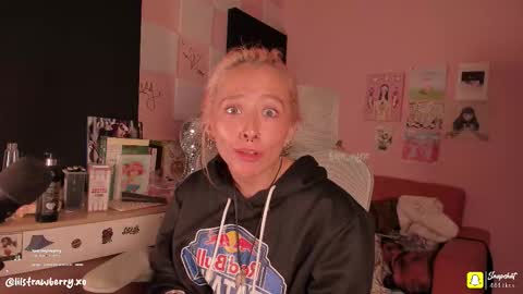 Snapshot of bun_nyx chatting on October 4, 2025, 3:04 am online show from October 4, 2025, 3:04 am