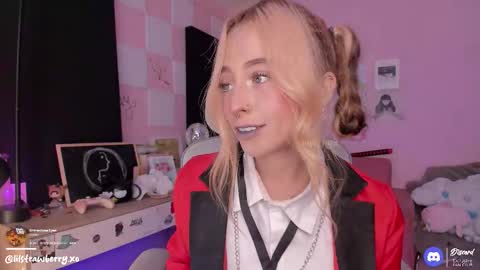 Snapshot of bun_nyx chatting on November 25, 2025, 1:55 pm online show from November 25, 2025, 1:55 pm