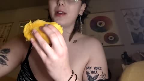 bunny_anon online show from April 28, 2026, 6:07 am