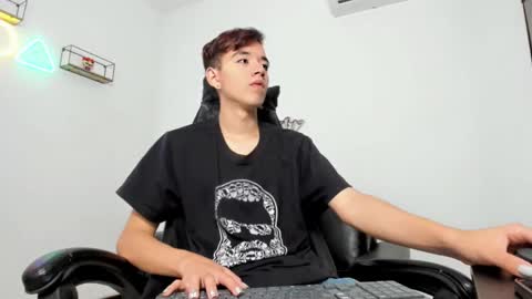 Snapshot of bunny_maxxi chatting on November 3, 2025, 12:28 pm bunny online show from November 3, 2025, 12:28 pm