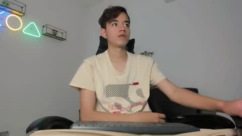 Snapshot of bunny_maxxi chatting on November 17, 2025, 12:22 pm bunny online show from November 17, 2025, 12:22 pm