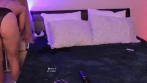 B U N N Y online show from December 17, 2024, 3:06 am