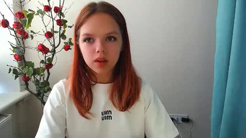 Snapshot of bunnybloom_ chatting on September 24, 2025, 6:39 am Ariel online show from September 24, 2025, 6:39 am