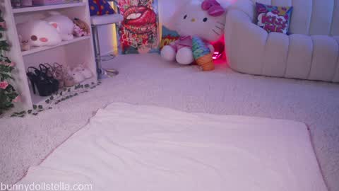 Stella online show from May 15, 2026, 11:12 pm