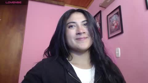 bunnyEmilyR0s33 online show from November 5, 2025, 2:17 pm