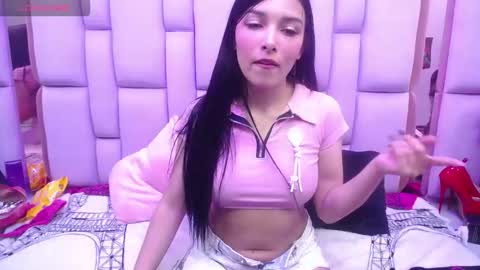 burbuja pink  online show from November 26, 2025, 3:40 am