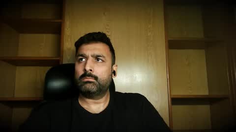 Hairy Arabian online show from November 12, 2025, 5:52 am