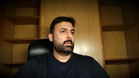 Hairy Arabian online show from November 17, 2025, 4:29 am