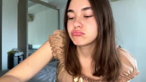 Nica online show from February 26, 2026, 5:39 am