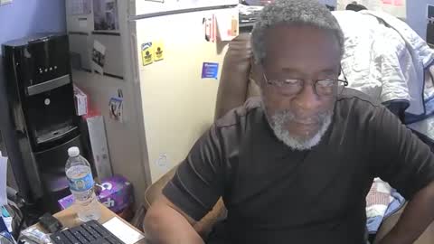 Snapshot of bushhunter23 chatting on January 9, 2025, 1:29 am bushhunter23 online show from January 9, 2025, 1:29 am