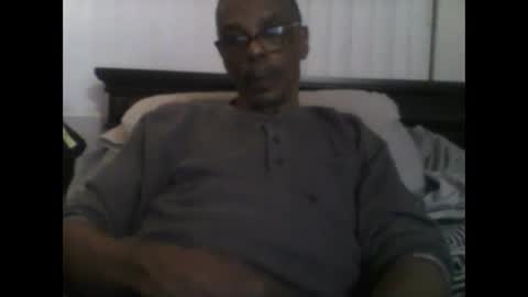 Snapshot of busturgutzgd11 chatting on December 13, 2024, 3:16 am Busturgutzgd1 online show from December 13, 2024, 3:16 am