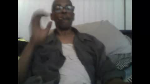 Snapshot of busturgutzgd11 chatting on December 23, 2024, 5:49 am Busturgutzgd1 online show from December 23, 2024, 5:49 am