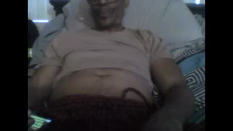 Snapshot of busturgutzgd11 chatting on December 25, 2024, 10:27 pm Busturgutzgd1 online show from December 25, 2024, 10:27 pm