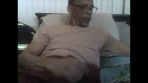 Snapshot of busturgutzgd11 chatting on January 16, 2025, 8:54 am Busturgutzgd1 online show from January 16, 2025, 8:54 am