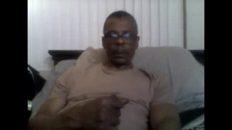 Snapshot of busturgutzgd11 chatting on February 16, 2025, 5:26 am Busturgutzgd1 online show from February 16, 2025, 5:26 am