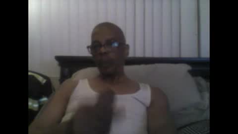 Snapshot of busturgutzgd11 chatting on February 19, 2025, 8:55 am Busturgutzgd1 online show from February 19, 2025, 8:55 am