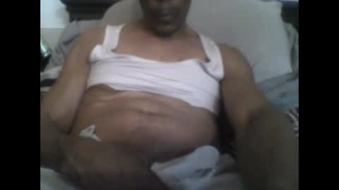 Snapshot of busturgutzgd11 chatting on February 24, 2025, 8:38 am Busturgutzgd1 online show from February 24, 2025, 8:38 am