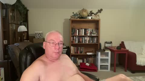 bustyballs100 online show from October 7, 2025, 1:19 pm