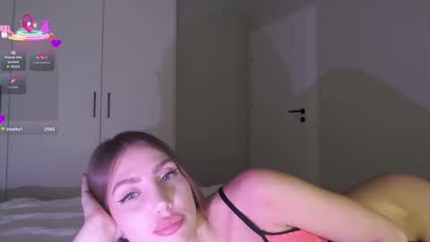 Lauren online show from November 19, 2025, 6:08 pm