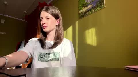 butyhoi online show from June 11, 2026, 3:43 pm