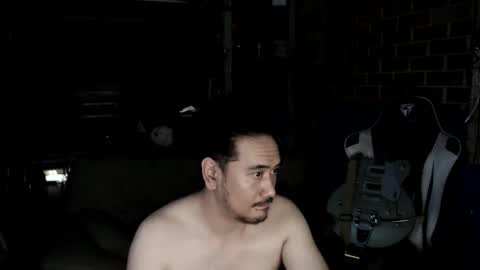 buzzzzzzz01 online show from December 13, 2025, 7:53 pm