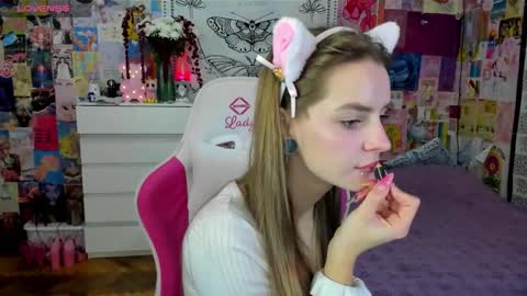 Emily  online show from October 28, 2025, 6:21 pm