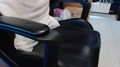 Snapshot of cafetabac chatting on January 13, 2025, 12:35 pm cafetabac online show from January 13, 2025, 12:35 pm