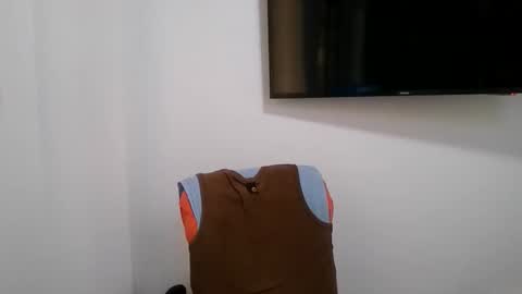 Snapshot of caibra87 chatting on December 14, 2025, 2:00 pm Will caibra find a sugar daddy or sugar mommy online show from December 14, 2025, 2:00 pm