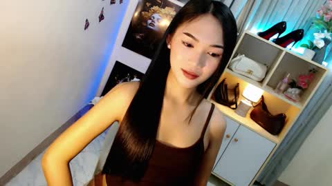 Snapshot of caitlin_x chatting on February 3, 2026, 7:19 pm caitlin online show from February 3, 2026, 7:19 pm