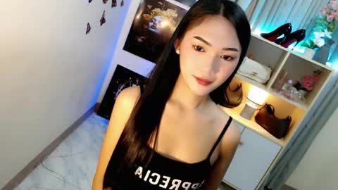 Snapshot of caitlin_x chatting on February 8, 2026, 7:17 pm caitlin online show from February 8, 2026, 7:17 pm