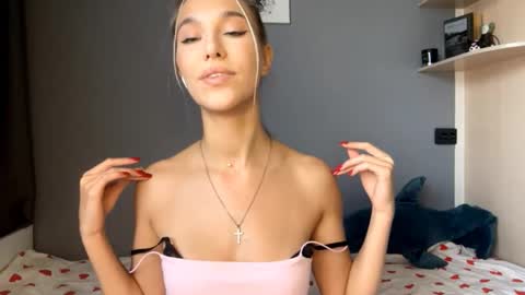 Kate online show from October 22, 2025, 8:03 am