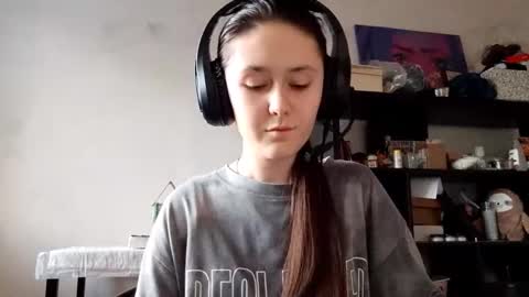 Snapshot of caitlynvuono chatting on December 14, 2025, 12:43 pm Sara online show from December 14, 2025, 12:43 pm