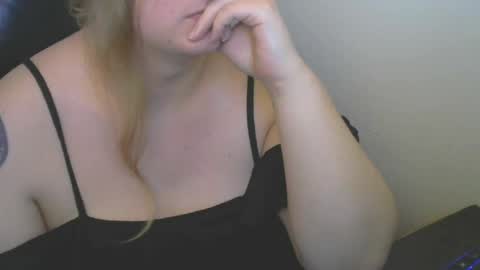 Snapshot of calcavorix chatting on June 12, 2026, 11:14 pm Calie online show from June 12, 2026, 11:14 pm