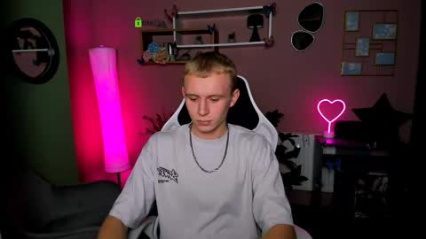 Snapshot of caleb_lichi chatting on November 30, 2025, 8:13 pm aleb online show from November 30, 2025, 8:13 pm