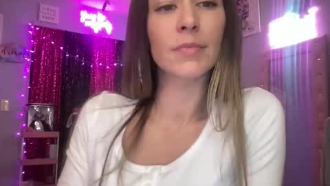 calibarbie24 online show from November 25, 2025, 8:25 am