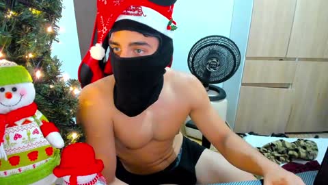 calihotcaliente27 online show from December 18, 2024, 5:10 pm