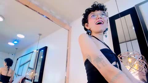 Snapshot of calioperoux chatting on March 1, 2026, 8:44 pm Caliope online show from March 1, 2026, 8:44 pm