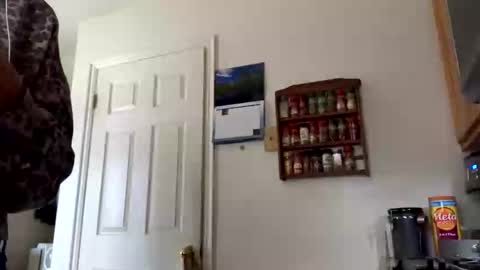 Snapshot of calishop1 chatting on October 27, 2025, 3:38 pm calishop1 online show from October 27, 2025, 3:38 pm