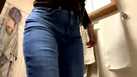 Snapshot of calishop1 chatting on November 8, 2025, 4:23 am calishop1 online show from November 8, 2025, 4:23 am