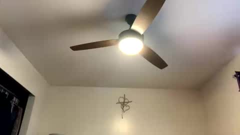 Snapshot of calishop1 chatting on November 23, 2025, 7:46 pm calishop1 online show from November 23, 2025, 7:46 pm