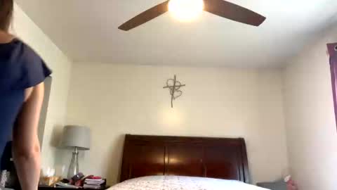 calishop1 online show from April 22, 2026, 4:52 pm