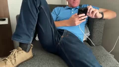 Snapshot of calistraight chatting on April 15, 2026, 8:42 pm CaliStraight online show from April 15, 2026, 8:42 pm