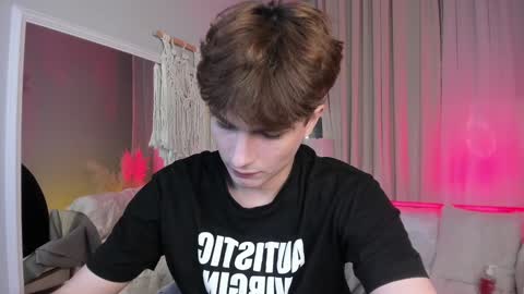Call me Leo online show from December 8, 2024, 9:57 am