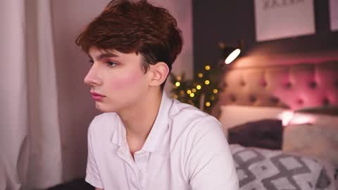 Call me Leo online show from December 25, 2024, 5:05 pm