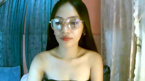 Snapshot of calla_freya chatting on December 22, 2025, 4:42 am Freya online show from December 22, 2025, 4:42 am