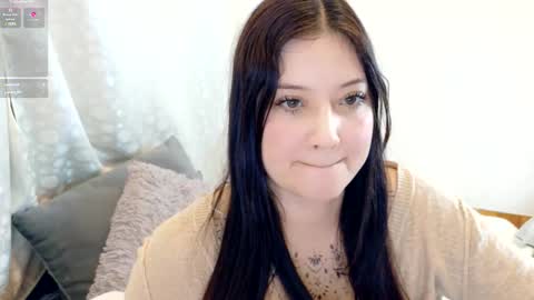 ViCtOriA online show from October 22, 2025, 1:55 pm