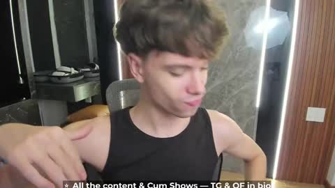 Snapshot of calvin_loves_you chatting on June 5, 2026, 5:18 pm Hey I am Calvin online show from June 5, 2026, 5:18 pm